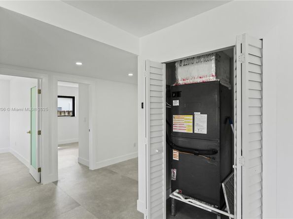 1042 NW 13th St, Fort Lauderdale FL 33311