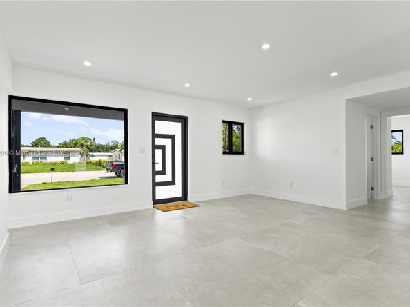 1042 NW 13th St, Fort Lauderdale FL 33311