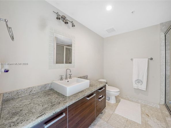 185 SW 7th St 3100, Miami FL 33130