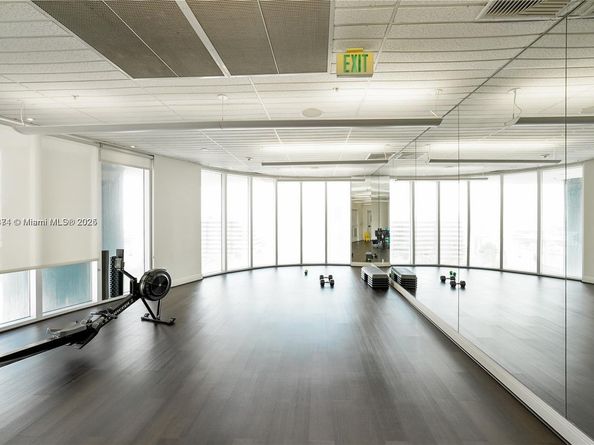 185 SW 7th St 3100, Miami FL 33130