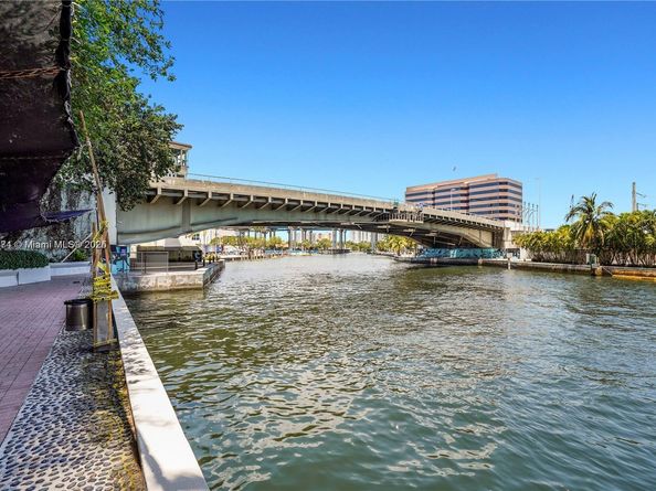 185 SW 7th St 3100, Miami FL 33130