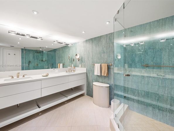 1 Grove Isle Dr A910, Miami FL 33133