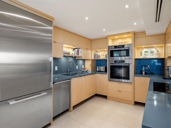 1 Grove Isle Dr A910, Miami FL 33133