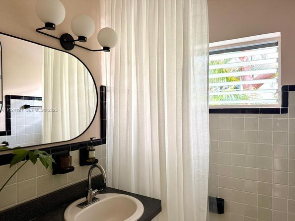 1127 Meridian Ave 81127, Miami Beach FL 33139