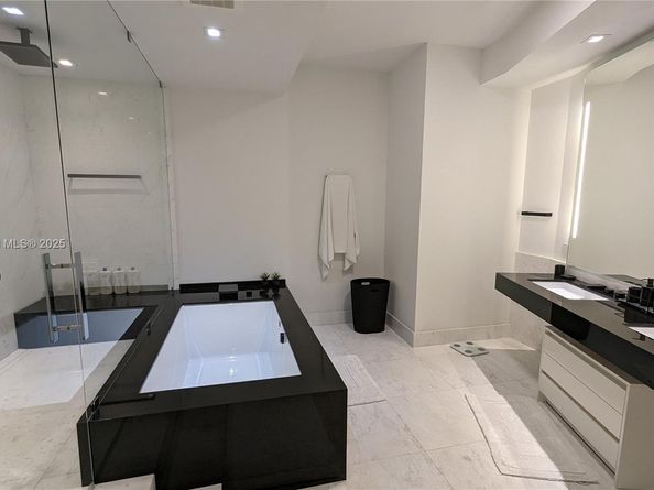 18555 Collins Ave. 3005, Sunny Isles Beach FL 33160