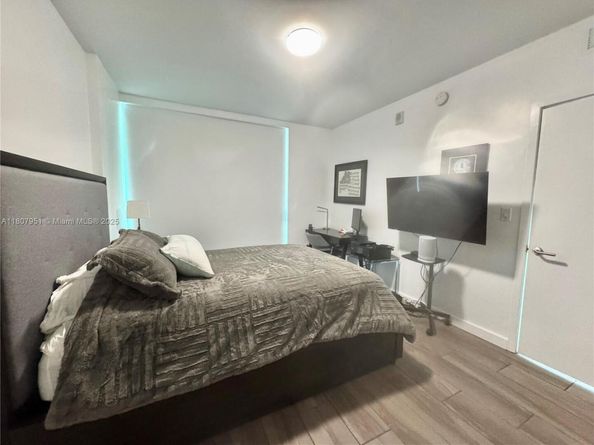 1600 SW 1 Av 910, Miami FL 33129