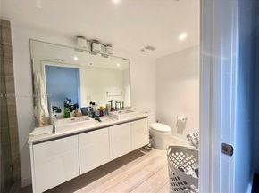 1600 SW 1 Av 910, Miami FL 33129