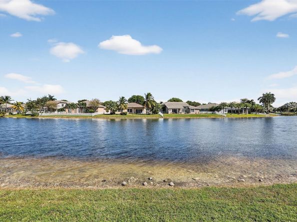 1351 NW 139th Ave, Pembroke Pines FL 33028