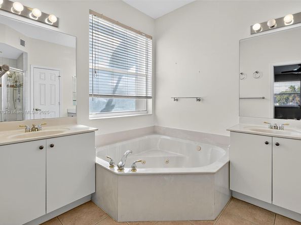 1351 NW 139th Ave, Pembroke Pines FL 33028