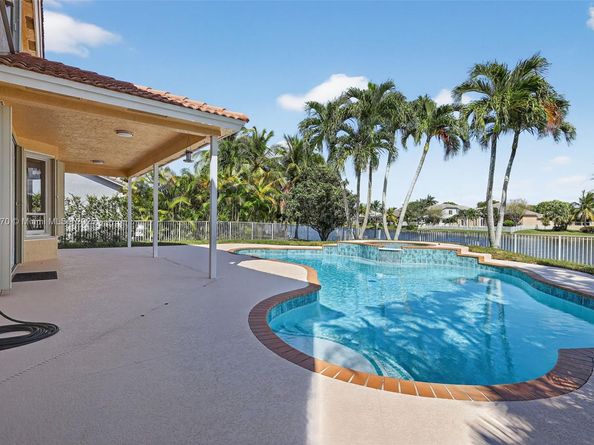 1351 NW 139th Ave, Pembroke Pines FL 33028