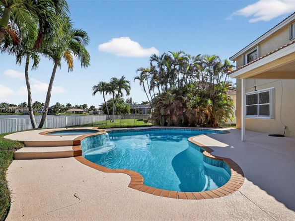 1351 NW 139th Ave, Pembroke Pines FL 33028