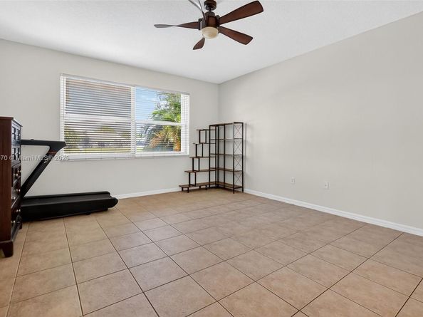 1351 NW 139th Ave, Pembroke Pines FL 33028