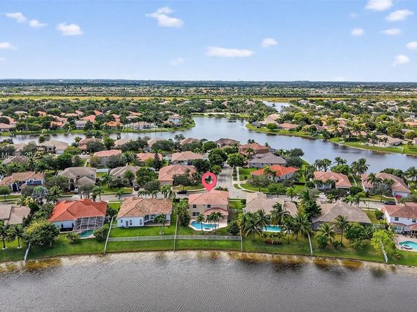 1351 NW 139th Ave, Pembroke Pines FL 33028