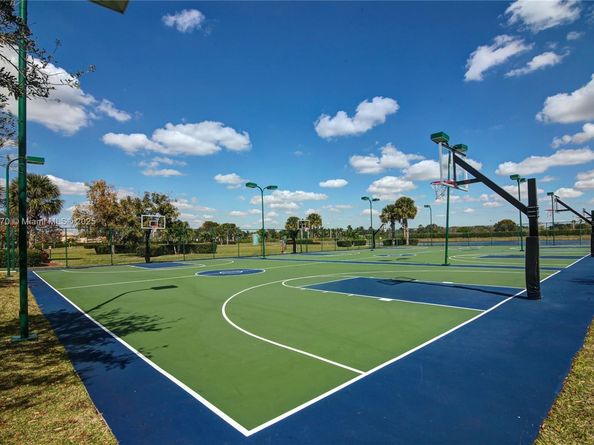 1351 NW 139th Ave, Pembroke Pines FL 33028