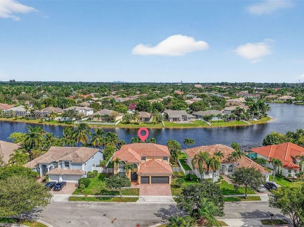 1351 NW 139th Ave, Pembroke Pines FL 33028