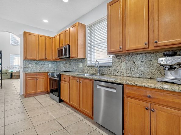 1351 NW 139th Ave, Pembroke Pines FL 33028