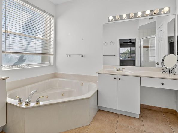 1351 NW 139th Ave, Pembroke Pines FL 33028