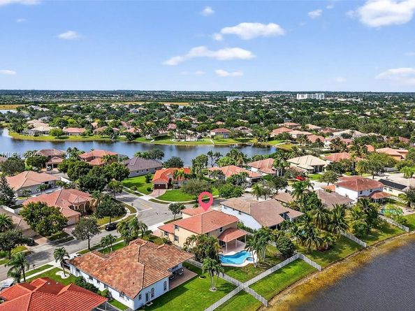 1351 NW 139th Ave, Pembroke Pines FL 33028