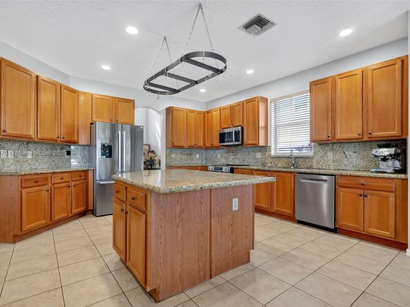 1351 NW 139th Ave, Pembroke Pines FL 33028