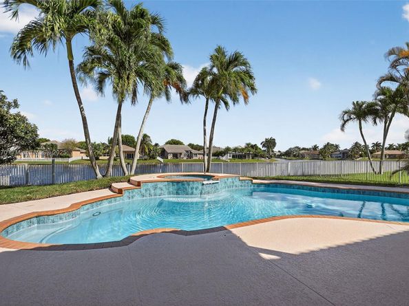 1351 NW 139th Ave, Pembroke Pines FL 33028