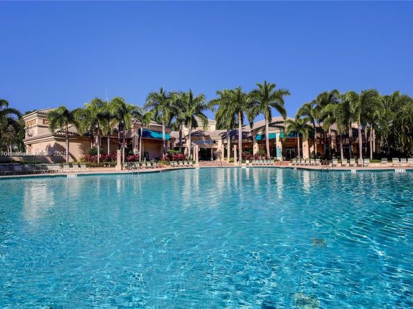 1351 NW 139th Ave, Pembroke Pines FL 33028