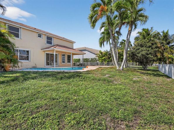 1351 NW 139th Ave, Pembroke Pines FL 33028