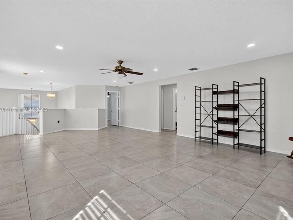 1351 NW 139th Ave, Pembroke Pines FL 33028