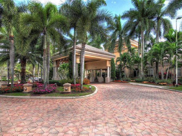 1351 NW 139th Ave, Pembroke Pines FL 33028