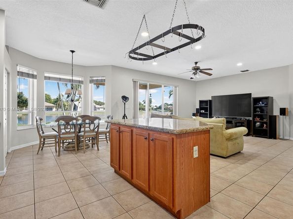 1351 NW 139th Ave, Pembroke Pines FL 33028