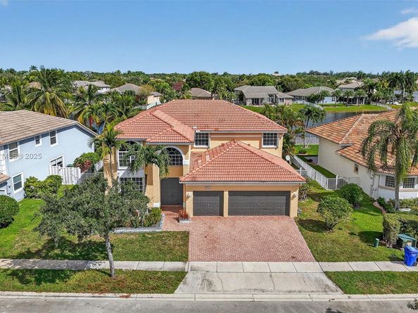 1351 NW 139th Ave, Pembroke Pines FL 33028