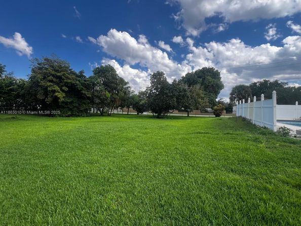 1590 SW 139th Ave, Davie FL 33325
