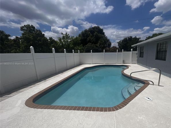 1590 SW 139th Ave, Davie FL 33325