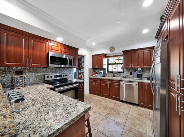 9940 SW 72nd St, Miami FL 33173