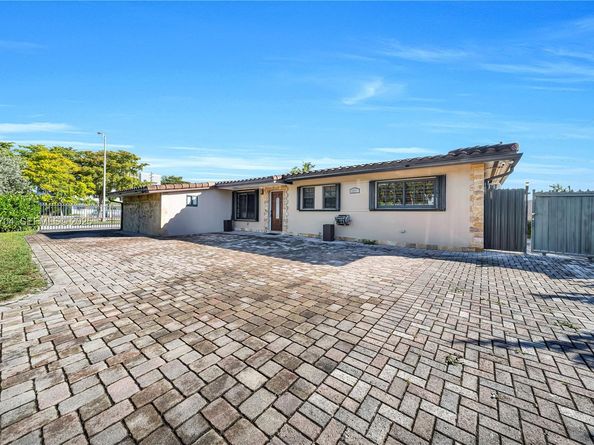9940 SW 72nd St, Miami FL 33173
