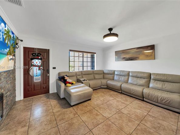 9940 SW 72nd St, Miami FL 33173