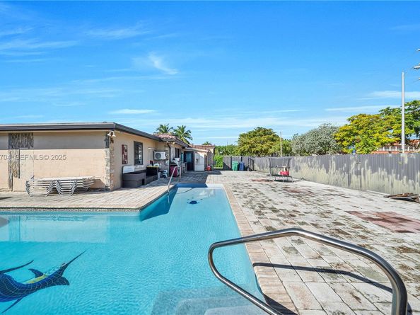 9940 SW 72nd St, Miami FL 33173