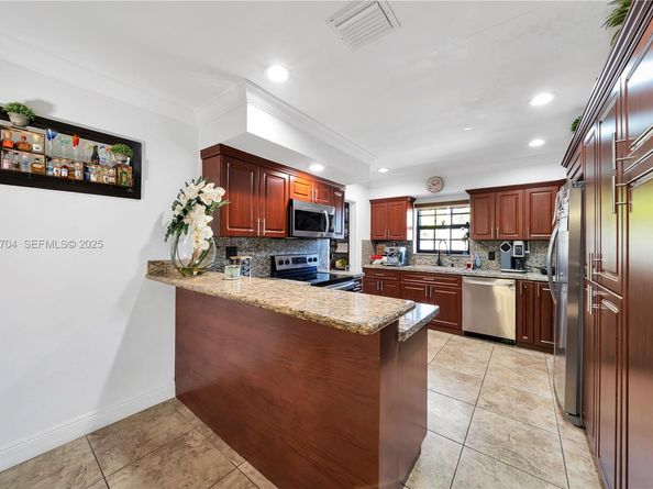 9940 SW 72nd St, Miami FL 33173