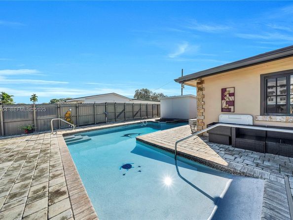 9940 SW 72nd St, Miami FL 33173