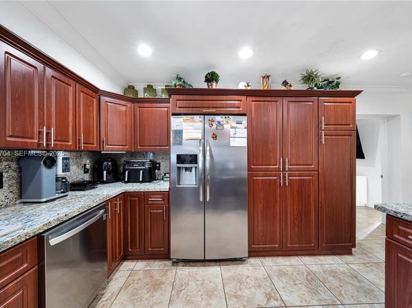 9940 SW 72nd St, Miami FL 33173