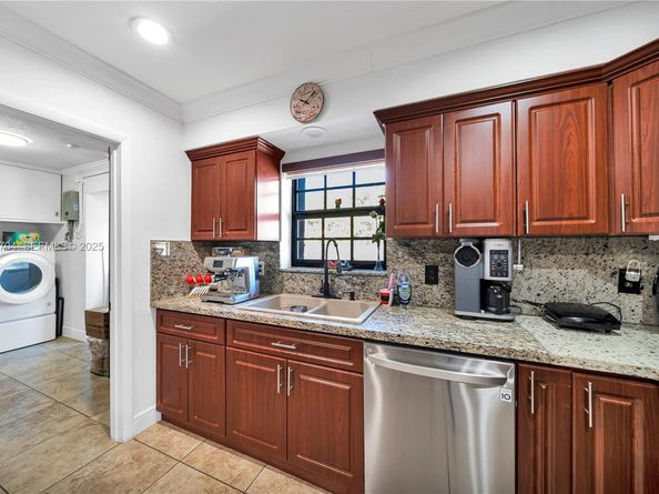 9940 SW 72nd St, Miami FL 33173