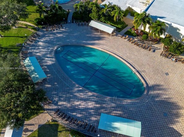 18 Golfs Edge D, West Palm Beach FL 33417