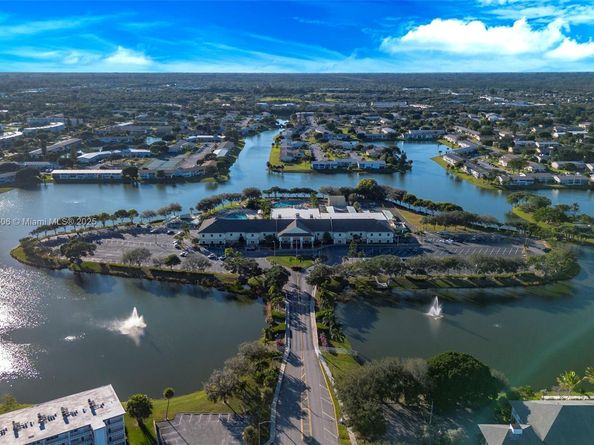 18 Golfs Edge D, West Palm Beach FL 33417