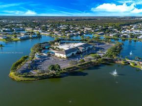 18 Golfs Edge D, West Palm Beach FL 33417