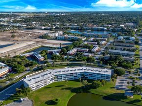 18 Golfs Edge D, West Palm Beach FL 33417