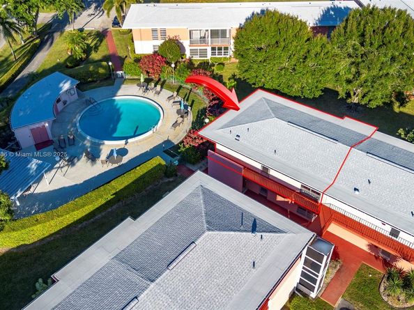 18 Golfs Edge D, West Palm Beach FL 33417