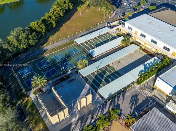 18 Golfs Edge D, West Palm Beach FL 33417