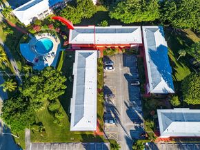 18 Golfs Edge D, West Palm Beach FL 33417