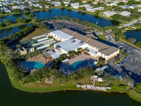 18 Golfs Edge D, West Palm Beach FL 33417