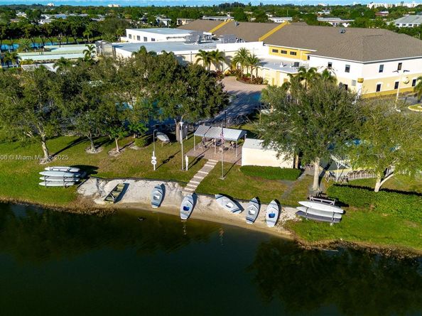 18 Golfs Edge D, West Palm Beach FL 33417