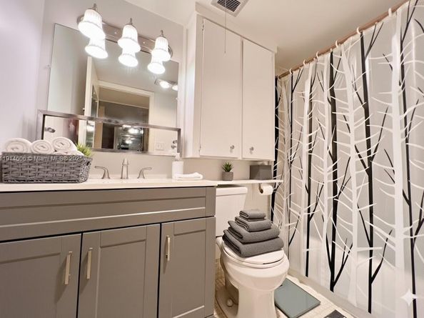 18 Golfs Edge D, West Palm Beach FL 33417